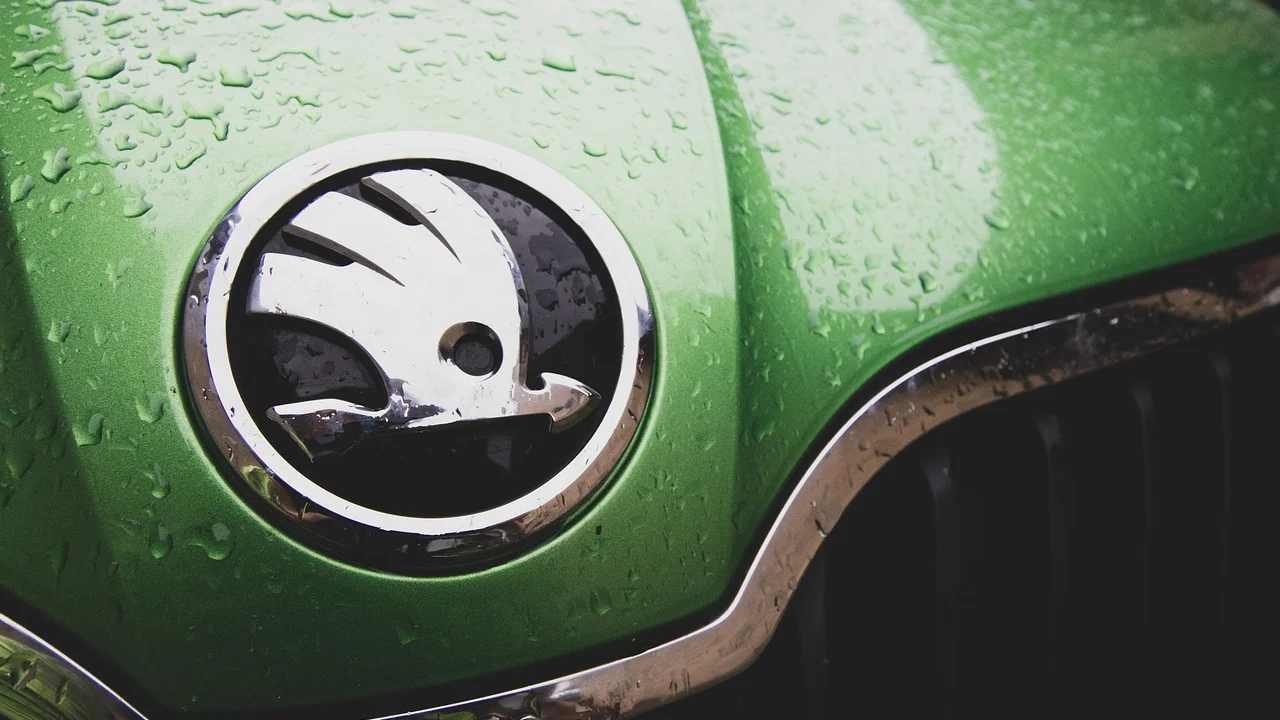 Skoda Elroq Leads Autocar’s 2026 UK EV Rankings as Range and Charging Advance