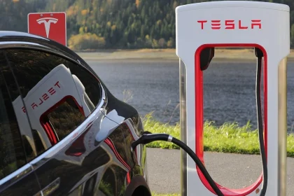 Global Plug-in Vehicle Share Reaches 27% in August as BEVs Outpace Hybrids
