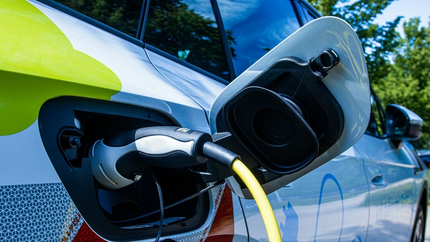 High-Mileage EVs Show Lower MOT Failure Rates Than Petrol Cars in UK Study